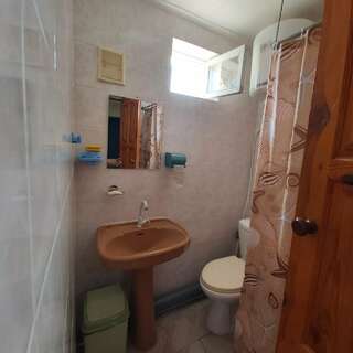 Гостевой дом Спортлото-82 Коктебель Четырехместный номер с балконом-8